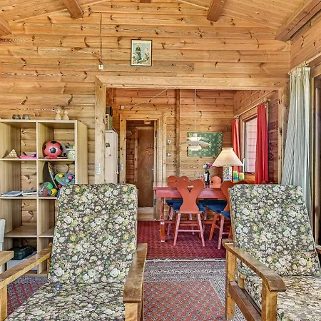 Vakantiehuis 2 Bedroom Lovely In